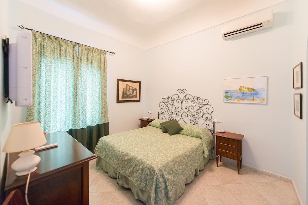 Casa La Serissa Trapani Szoba fotó
